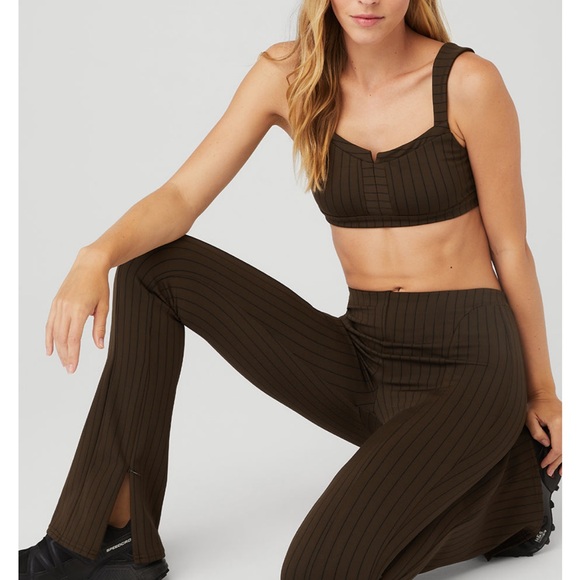 Brand new Alo yoga Anthracite / black bra Medium super cute and flattering - Picture 6 of 9